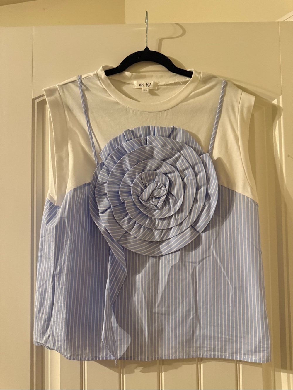 Blue and White Floral Appliqué Short Sleeve Tee